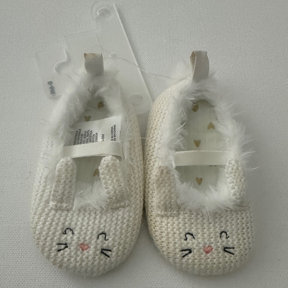 Girl’s Cute bunny slippers with fluffy ears. Soft and cozy. Size 0-6M.